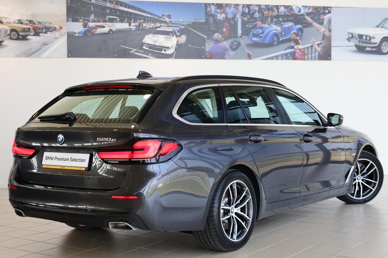 BMW 5-SERIE Touring 520e Business Edition Plus | Stoelverwarming | Trekhaak | Electrische stoelen | Apple Carplay/Android Auto