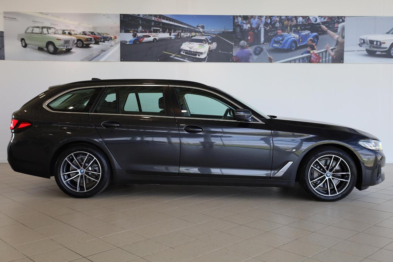 BMW 5-SERIE Touring 520e Business Edition Plus | Stoelverwarming | Trekhaak | Electrische stoelen | Apple Carplay/Android Auto
