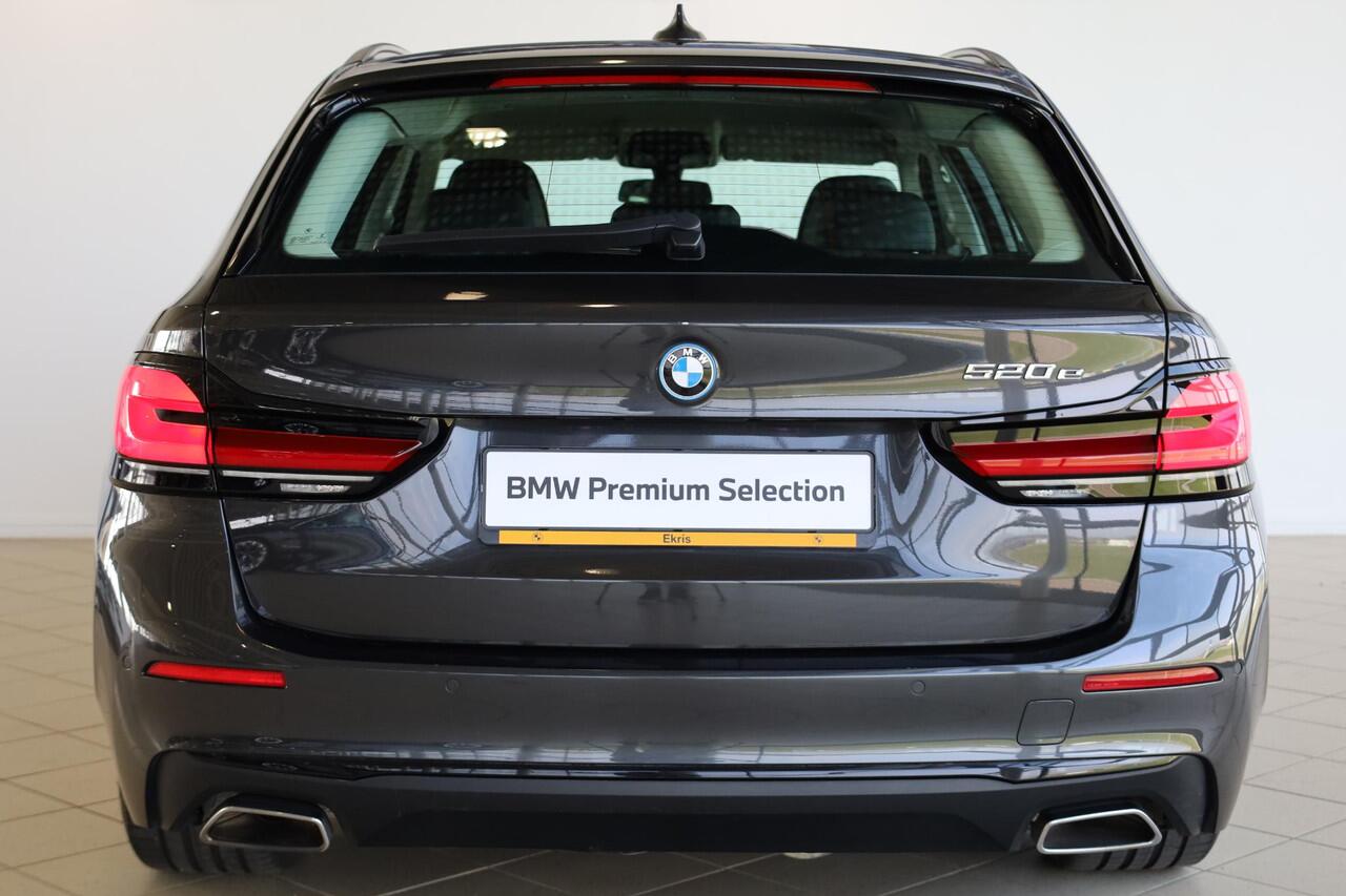 BMW 5-SERIE Touring 520e Business Edition Plus | Stoelverwarming | Trekhaak | Electrische stoelen | Apple Carplay/Android Auto