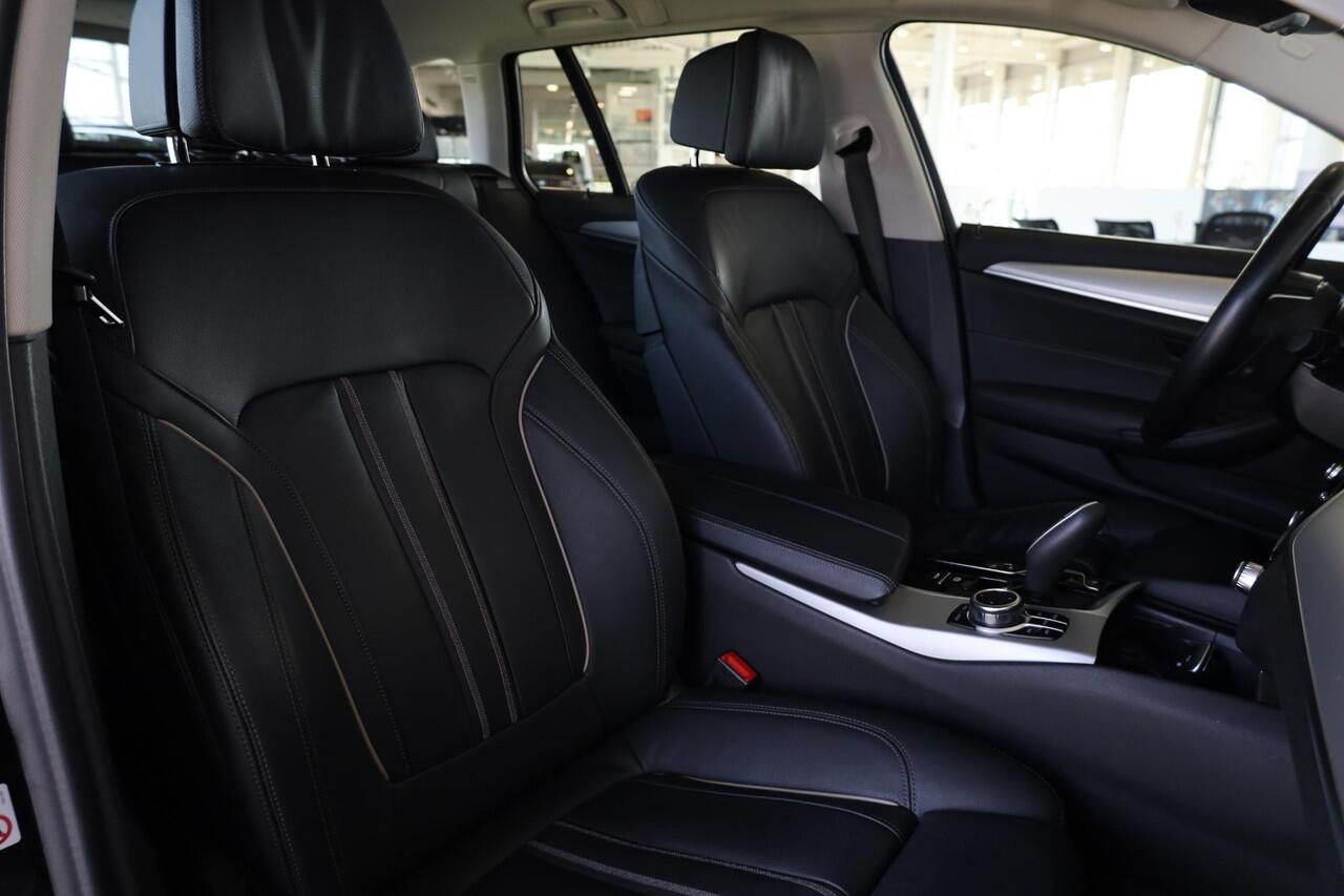 BMW 5-SERIE Touring 520e Business Edition Plus | Stoelverwarming | Trekhaak | Electrische stoelen | Apple Carplay/Android Auto