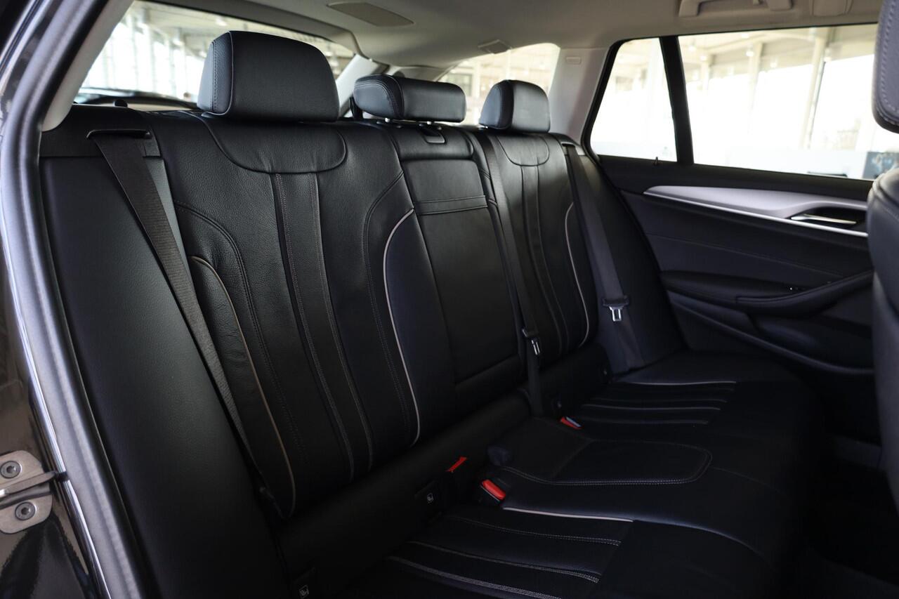 BMW 5-SERIE Touring 520e Business Edition Plus | Stoelverwarming | Trekhaak | Electrische stoelen | Apple Carplay/Android Auto
