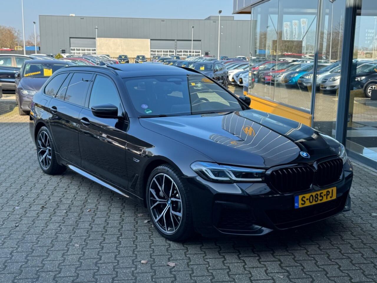 BMW 5-SERIE 530e M Sport - Pan dak - Laser LED - stoel/st verwarming - electr trekhaak