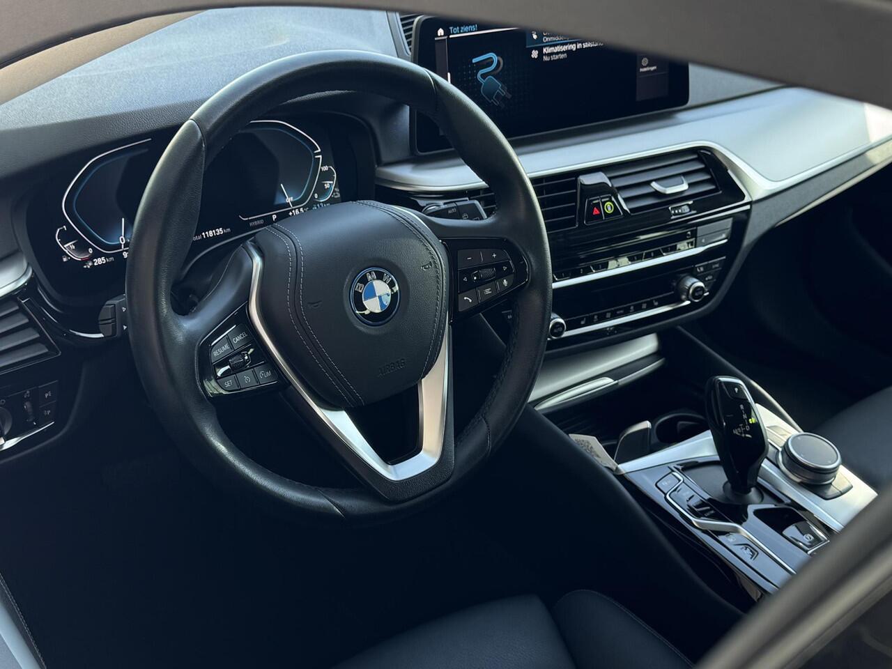 BMW 5-SERIE Touring 520e Business Edition Plus NL-AUTO | LEDER | PDC