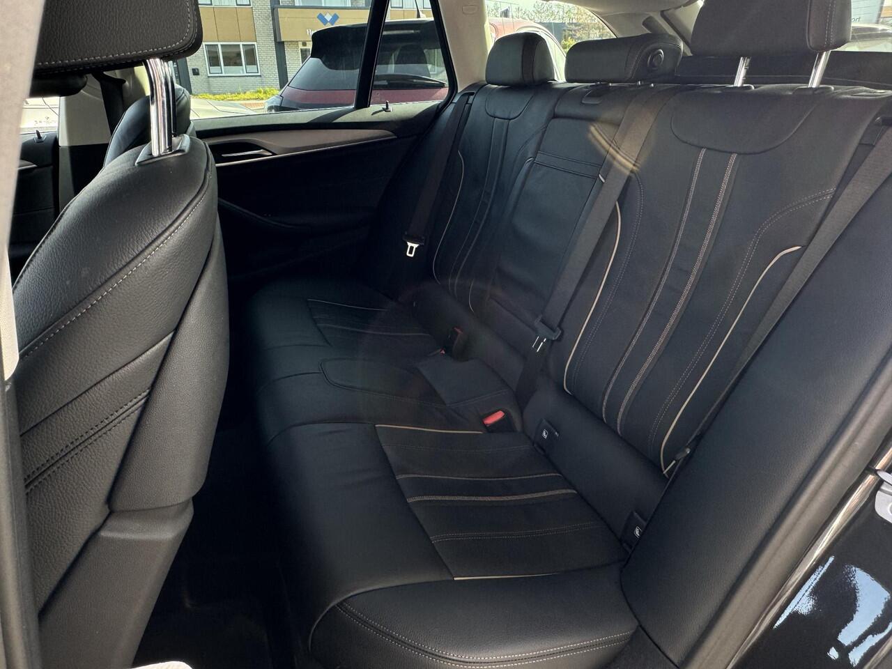 BMW 5-SERIE Touring 520e Business Edition Plus NL-AUTO | LEDER | PDC