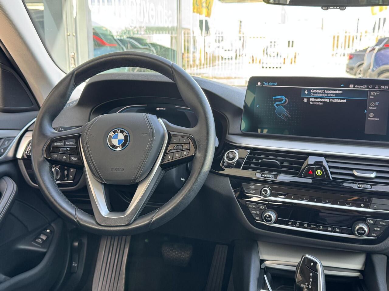 BMW 5-SERIE Touring 520e Business Edition Plus NL-AUTO | LEDER | PDC