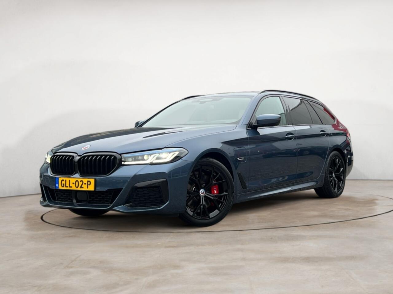 BMW 5-SERIE 530e BusinessEdition+ | M-Sport | laser | BMW 50jahre |driving a