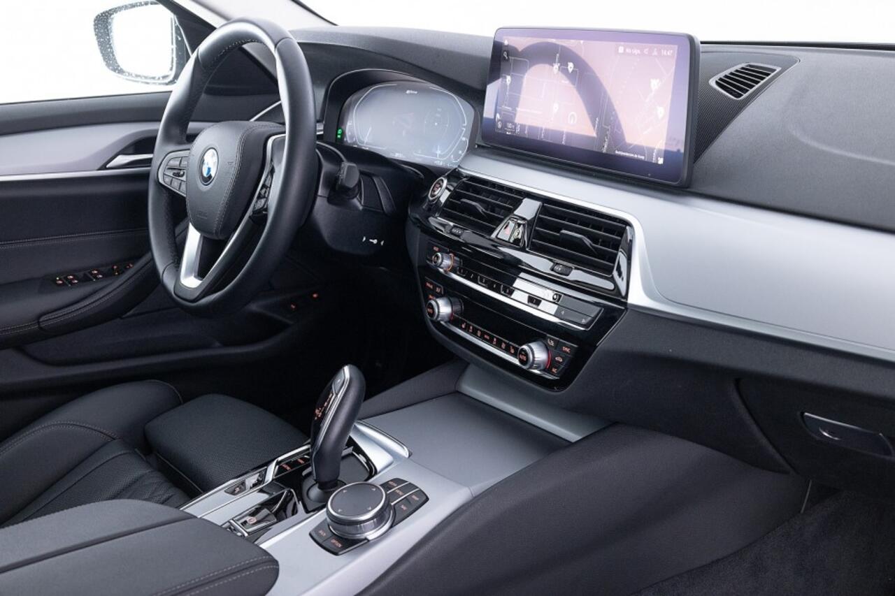 BMW 5-SERIE 530 e Touring Business Edition Plus | LEDER | LED ? 1e Eigenaar