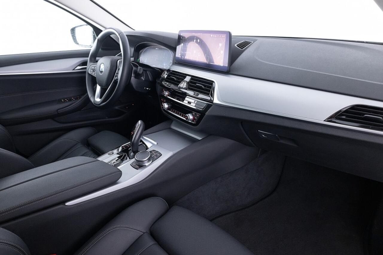 BMW 5-SERIE 530 e Touring Business Edition Plus | LEDER | LED ? 1e Eigenaar