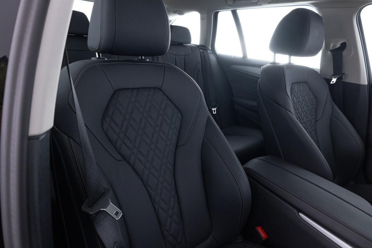 BMW 5-SERIE 530 e Touring Business Edition Plus | LEDER | LED ? 1e Eigenaar