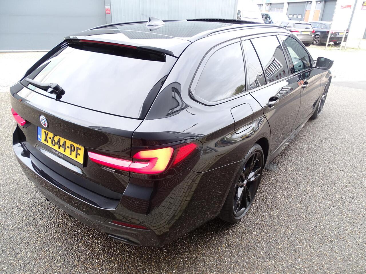 BMW 5-SERIE Touring 530e xDrive Business Edition Plus LASER KOPLAMPEN | HEAD-UP DISPLAY | PANORAMADAK | M-SPORT INTERIEUR | 360 CAMERA | WEGKLAPBARE TREKHAAK | DODEHOEK DETECTIE | ELEKTRISCHE STOELEN | STOEL/STUUR VERWARMING | FABRIEKSGARANTIE TOT MEI 2026 | NEDERLAN
