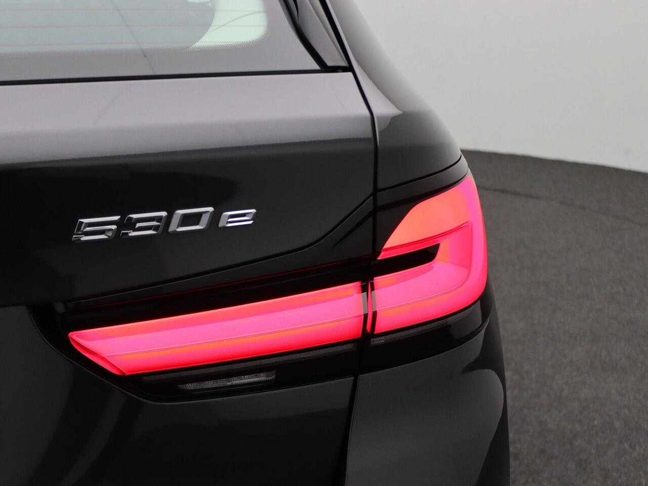 BMW 5-SERIE Touring 530e High Executive | Sportstoelen | Live Cockpit Prof | 18"