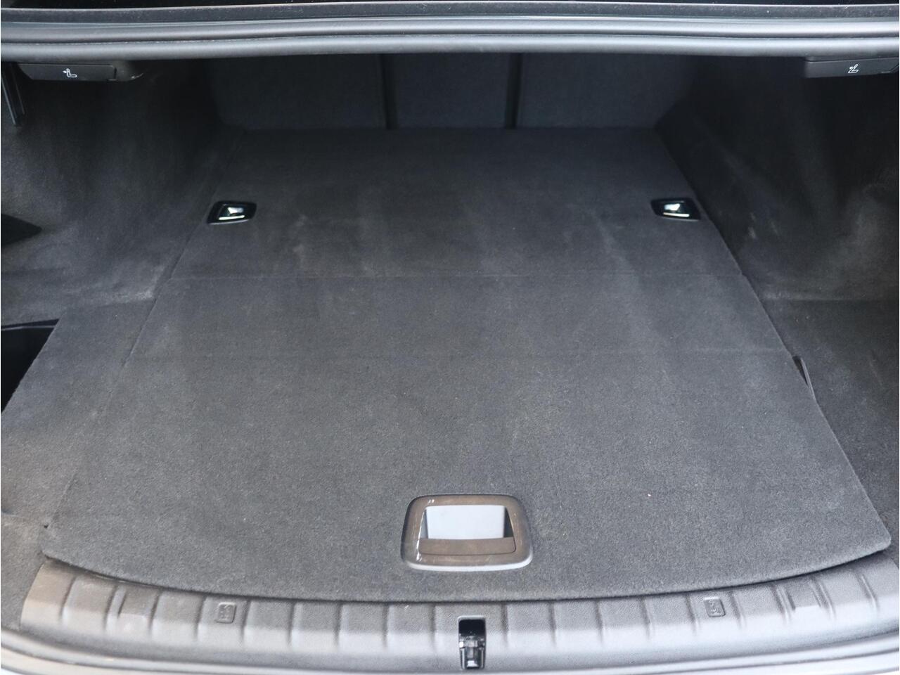 BMW 5-SERIE 530e | High Executive | M Sportpakket | Panodak | Harman Kardon | Head-Up | Driving Assistant | Parking Pack | Stuurwiel Verwarming | 20'' LMV Individual