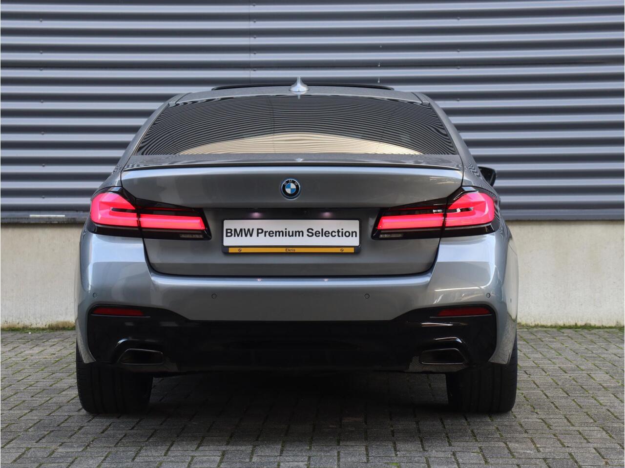 BMW 5-SERIE 530e | High Executive | M Sportpakket | Panodak | Harman Kardon | Head-Up | Driving Assistant | Parking Pack | Stuurwiel Verwarming | 20'' LMV Individual