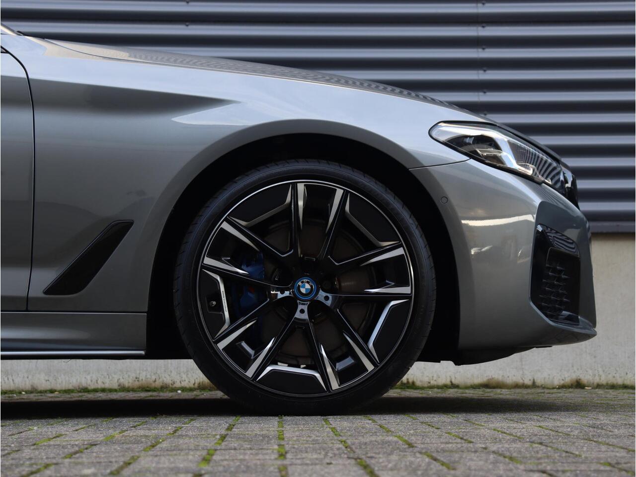 BMW 5-SERIE 530e | High Executive | M Sportpakket | Panodak | Harman Kardon | Head-Up | Driving Assistant | Parking Pack | Stuurwiel Verwarming | 20'' LMV Individual