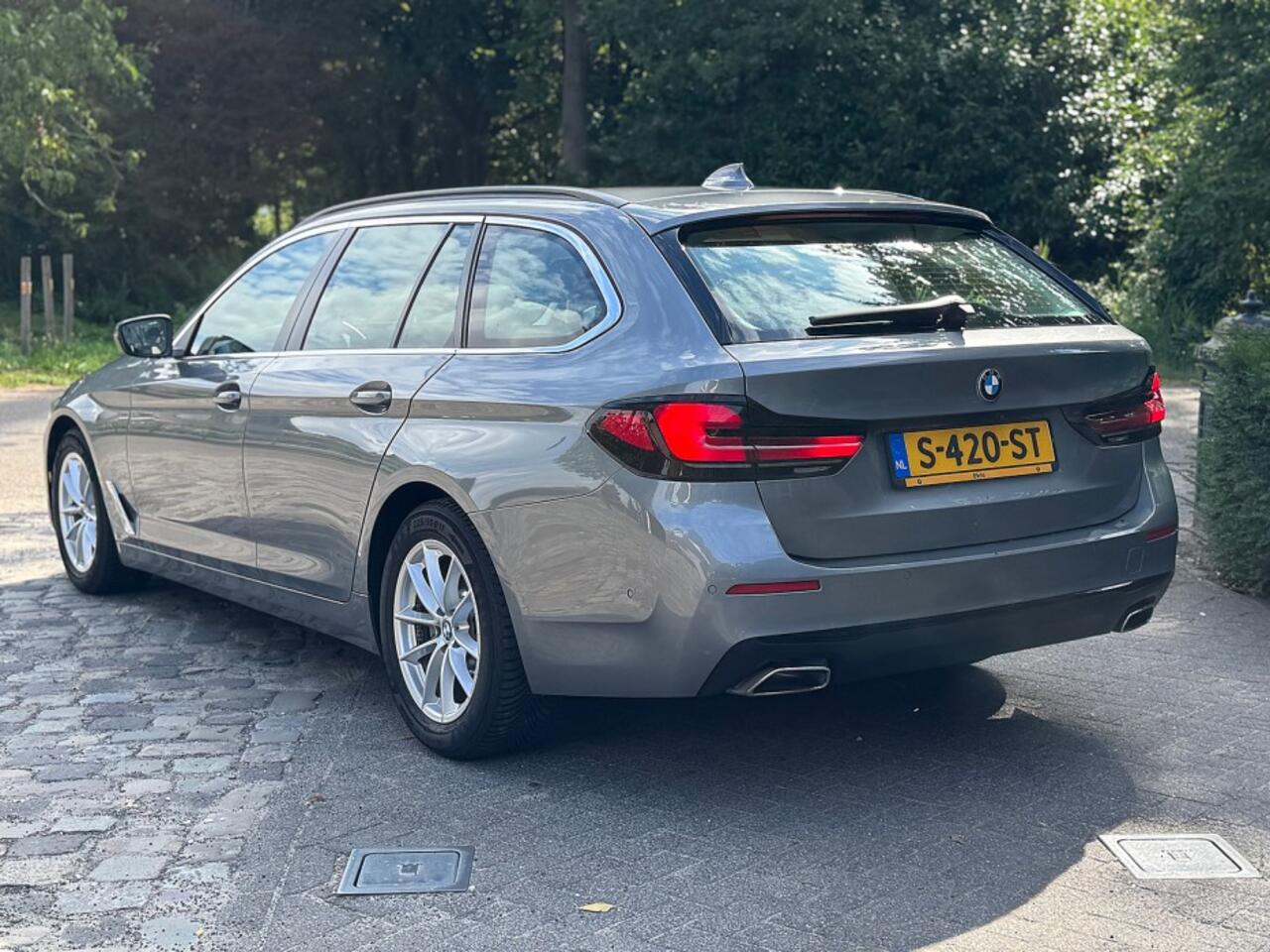 BMW 5-SERIE 520 i Touring autom 184pk Bns Edition Plus ecc,navigatie,led,leer,sportstoel,lmv,pdc