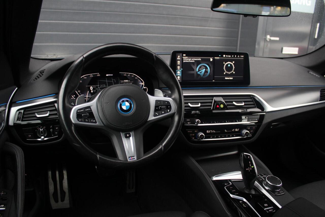 BMW 5-SERIE Touring 530e M-Sport | Stuur en Stoelverwarming | Sfeerverlichting