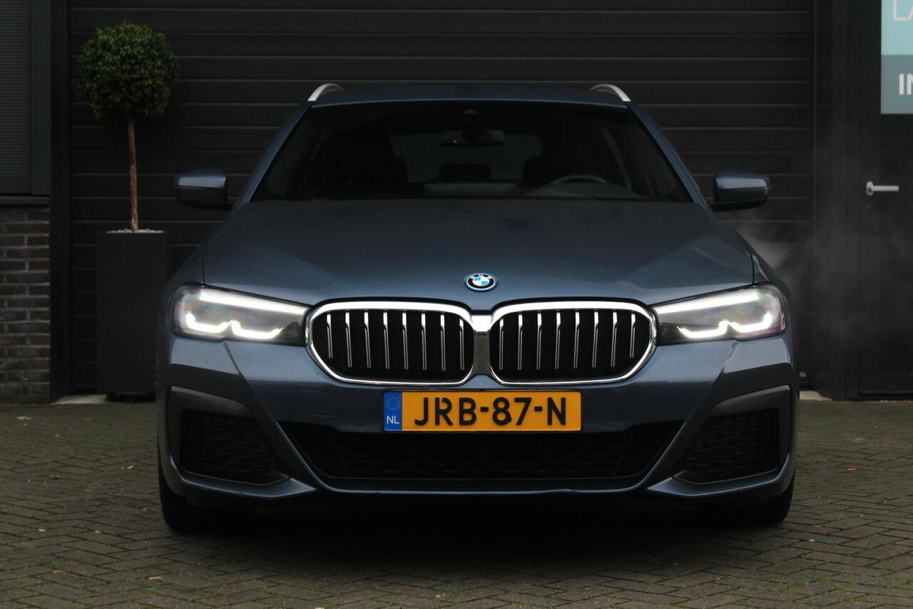 BMW 5-SERIE Touring 530e M-Sport | Stuur en Stoelverwarming | Sfeerverlichting