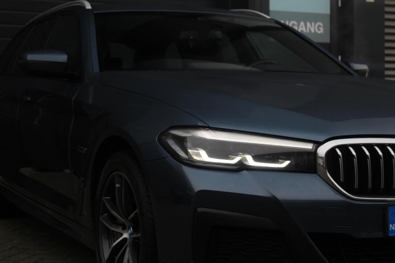BMW 5-SERIE Touring 530e M-Sport | Stuur en Stoelverwarming | Sfeerverlichting