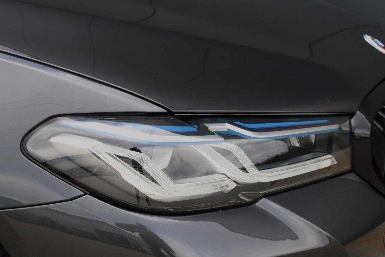 BMW 5-SERIE Touring 530i M Sport Laser Pano Comfort 20 inch -VOL-