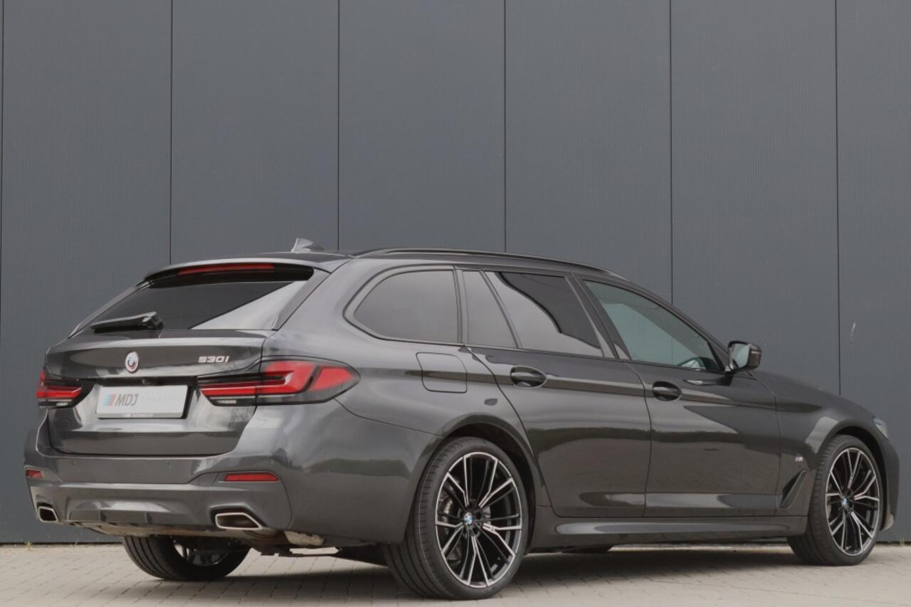 BMW 5-SERIE Touring 530i M Sport Laser Pano Comfort 20 inch -VOL-