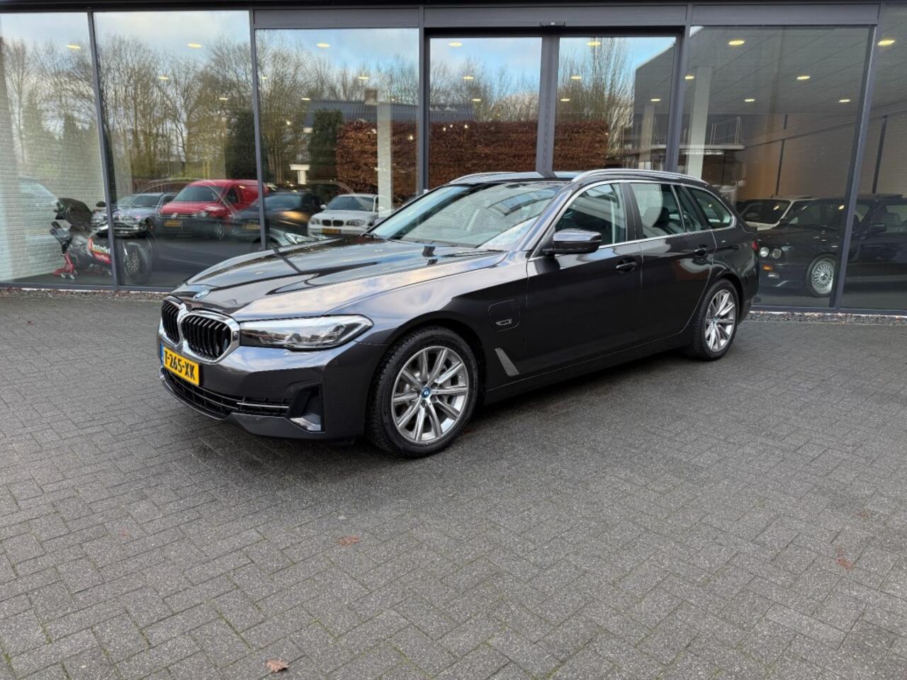 BMW 5-SERIE 530e Business Ed.+,Leer,LED,NaviPro,Stoelverw,