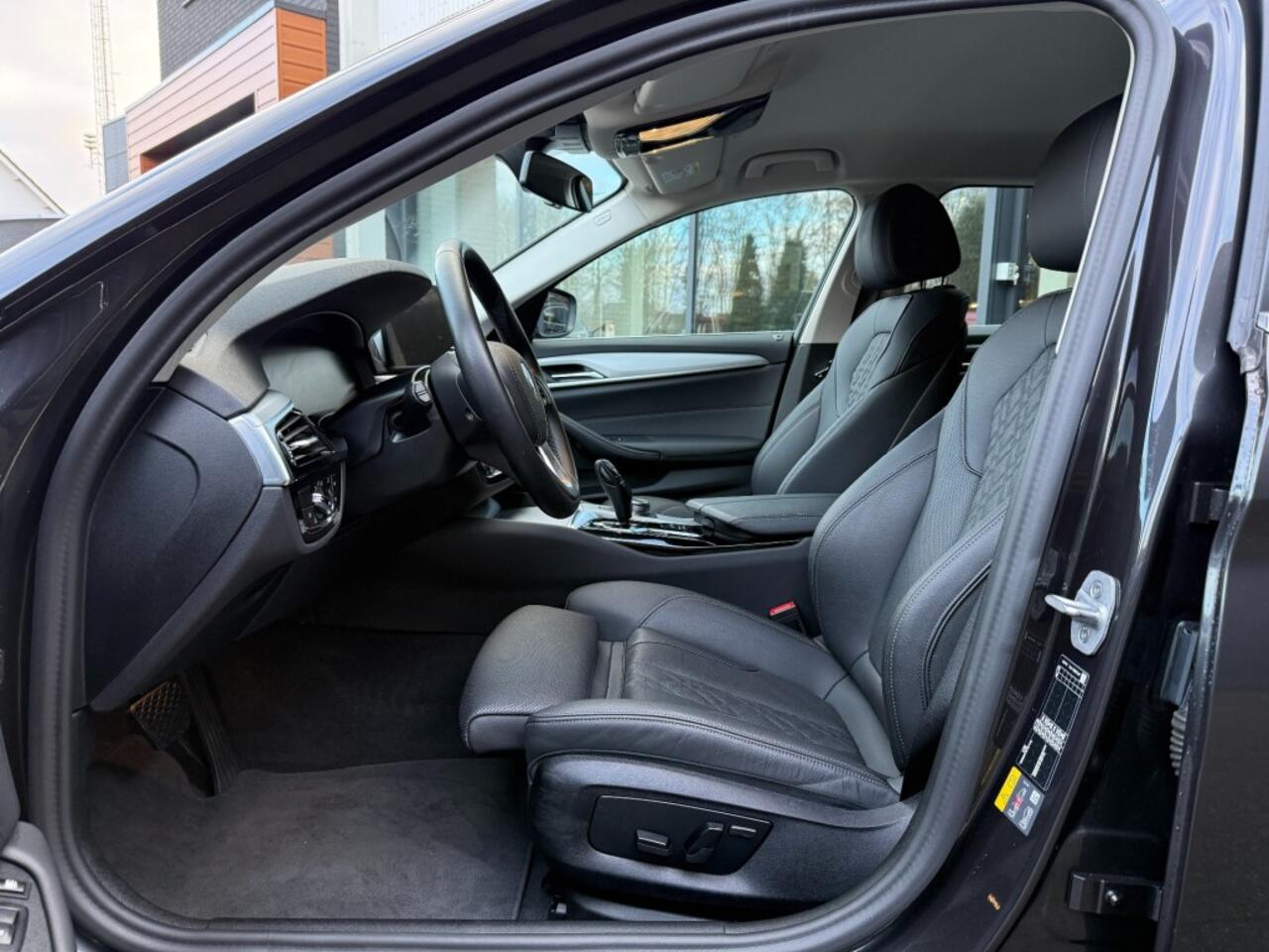 BMW 5-SERIE 530e Business Ed.+,Leer,LED,NaviPro,Stoelverw,