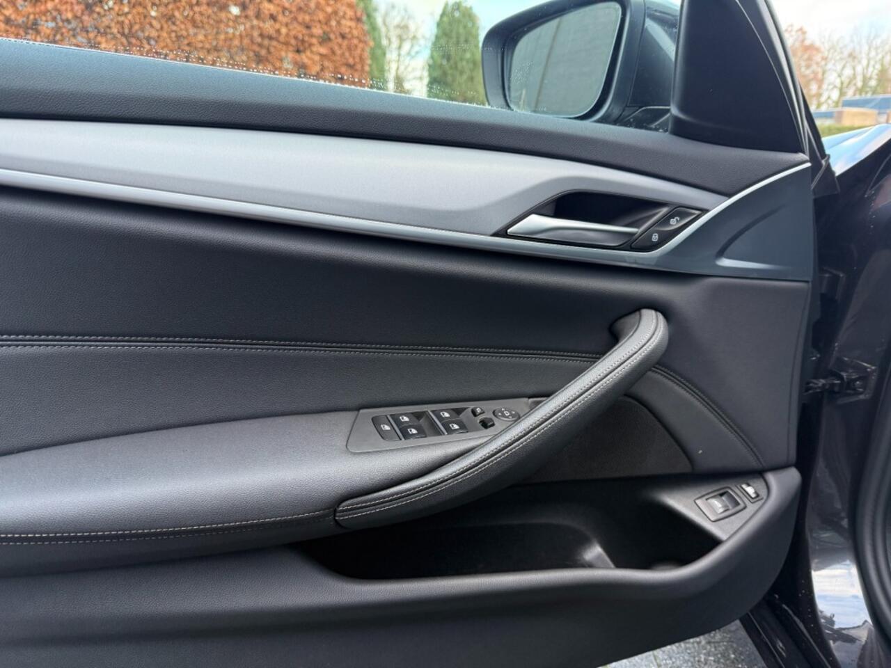 BMW 5-SERIE 530e Business Ed.+,Leer,LED,NaviPro,Stoelverw,