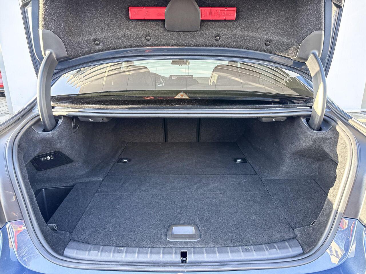 BMW 5-SERIE Sedan 545e xDrive High Executive / Glazen Schuifdak / Harman Kardon / Head-Up / Co-Pilot / Parking Assistant Plus / Comfort Acces / Stuurwielrand verwarming / 20 Inch