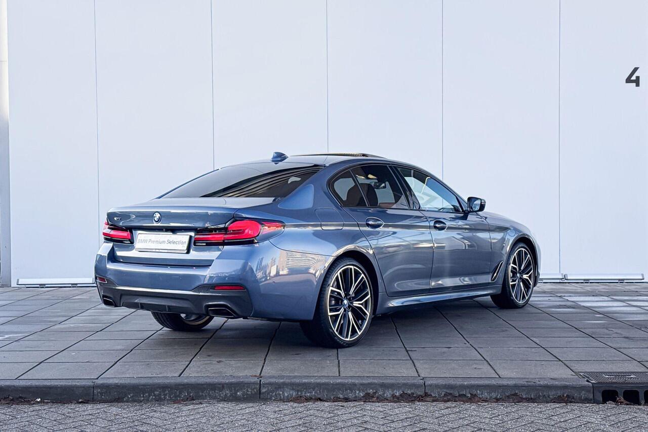 BMW 5-SERIE Sedan 545e xDrive High Executive / Glazen Schuifdak / Harman Kardon / Head-Up / Co-Pilot / Parking Assistant Plus / Comfort Acces / Stuurwielrand verwarming / 20 Inch