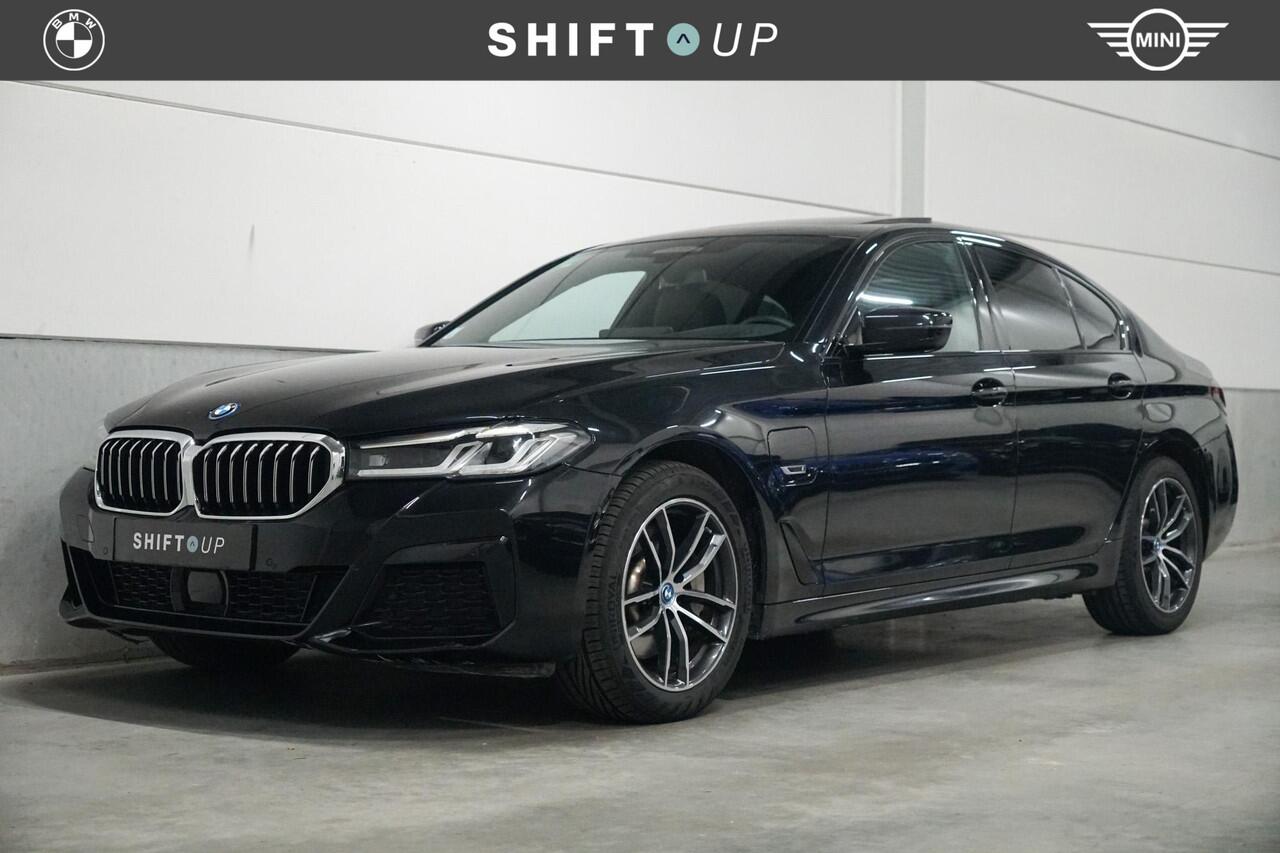 BMW 5-SERIE 530e xDrive M-Sport | Schuifdak | Harman Kardon | Head Up