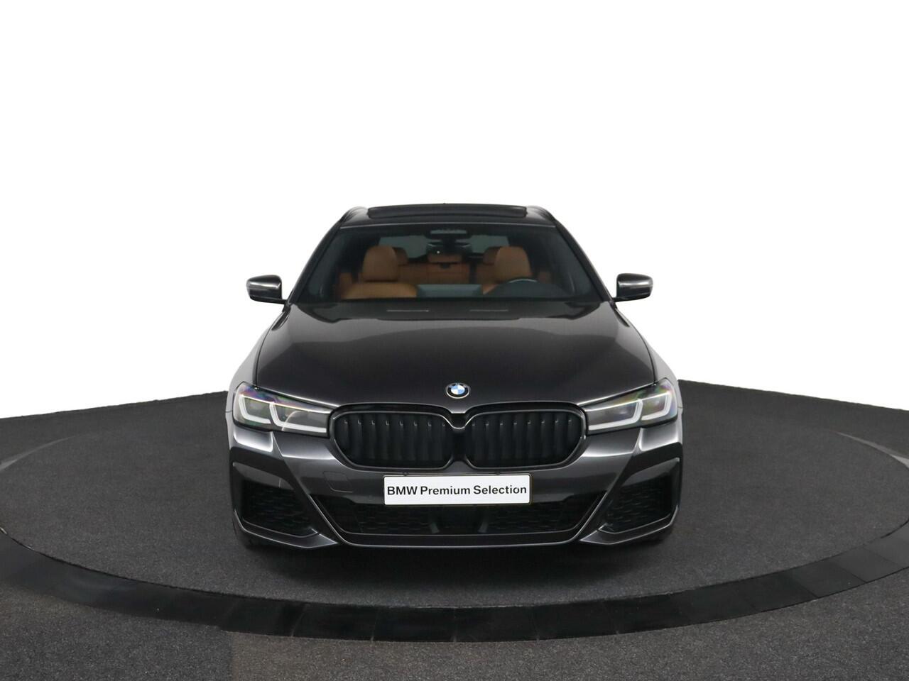 BMW 5-SERIE Touring 540i xDrive Business Edition Plus | M-Sportpakket | Schuifkanteldak | Driving Assistant Proffesional