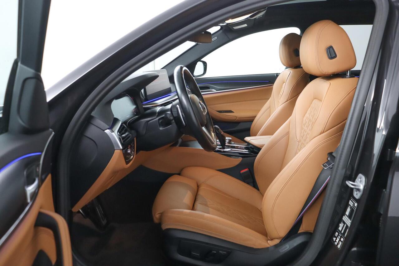 BMW 5-SERIE Touring 540i xDrive Business Edition Plus | M-Sportpakket | Schuifkanteldak | Driving Assistant Proffesional