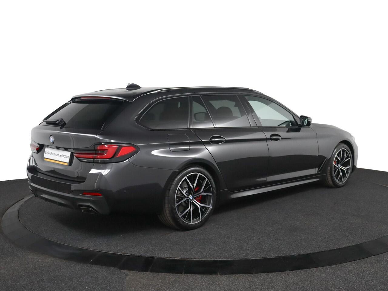 BMW 5-SERIE Touring 540i xDrive Business Edition Plus | M-Sportpakket | Schuifkanteldak | Driving Assistant Proffesional