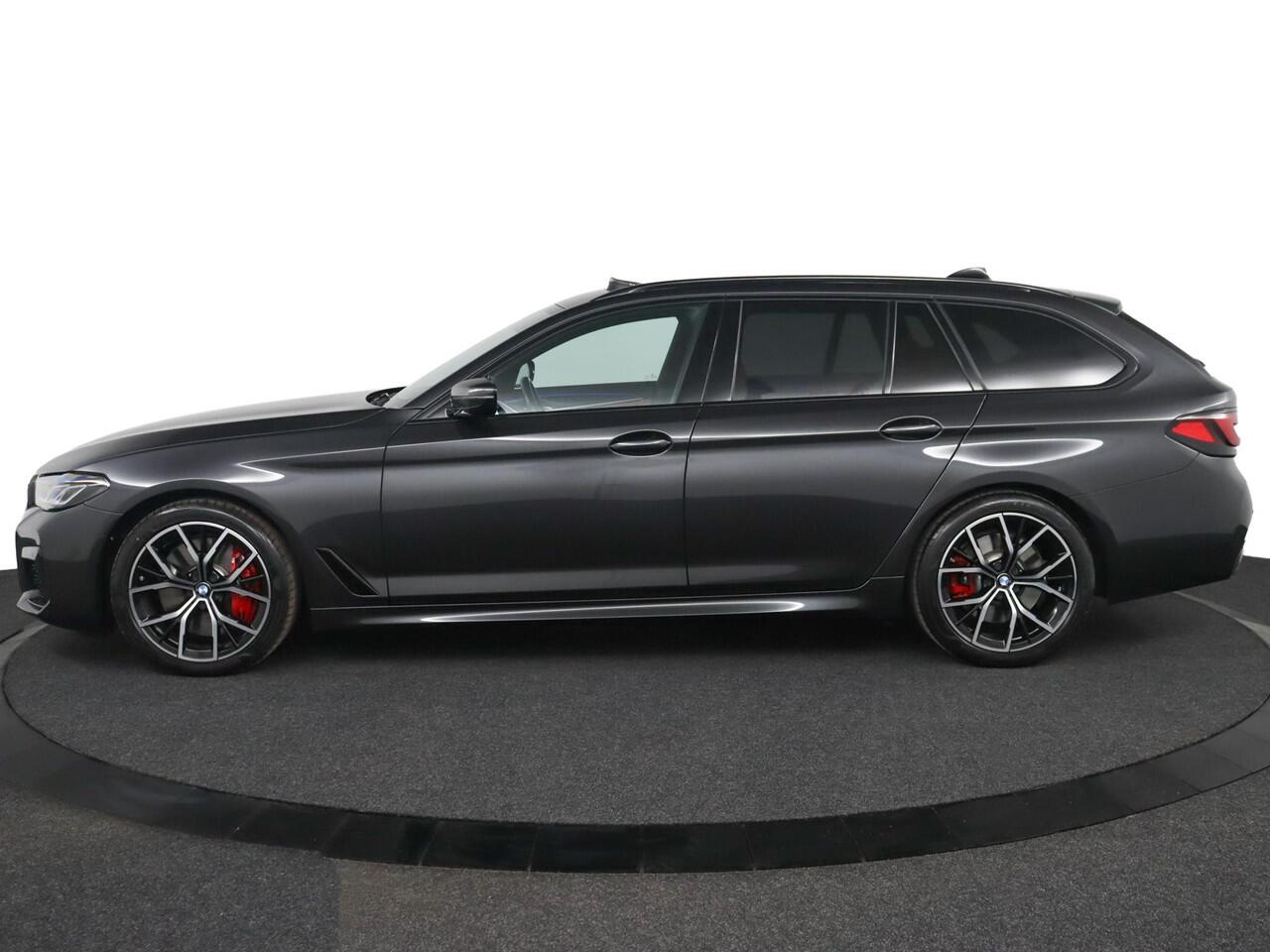 BMW 5-SERIE Touring 540i xDrive Business Edition Plus | M-Sportpakket | Schuifkanteldak | Driving Assistant Proffesional