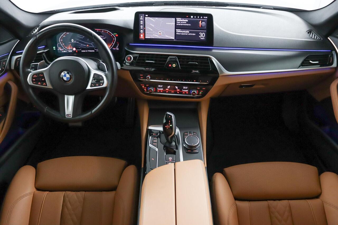 BMW 5-SERIE Touring 540i xDrive Business Edition Plus | M-Sportpakket | Schuifkanteldak | Driving Assistant Proffesional