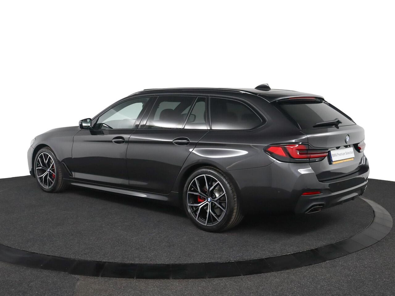 BMW 5-SERIE Touring 540i xDrive Business Edition Plus | M-Sportpakket | Schuifkanteldak | Driving Assistant Proffesional