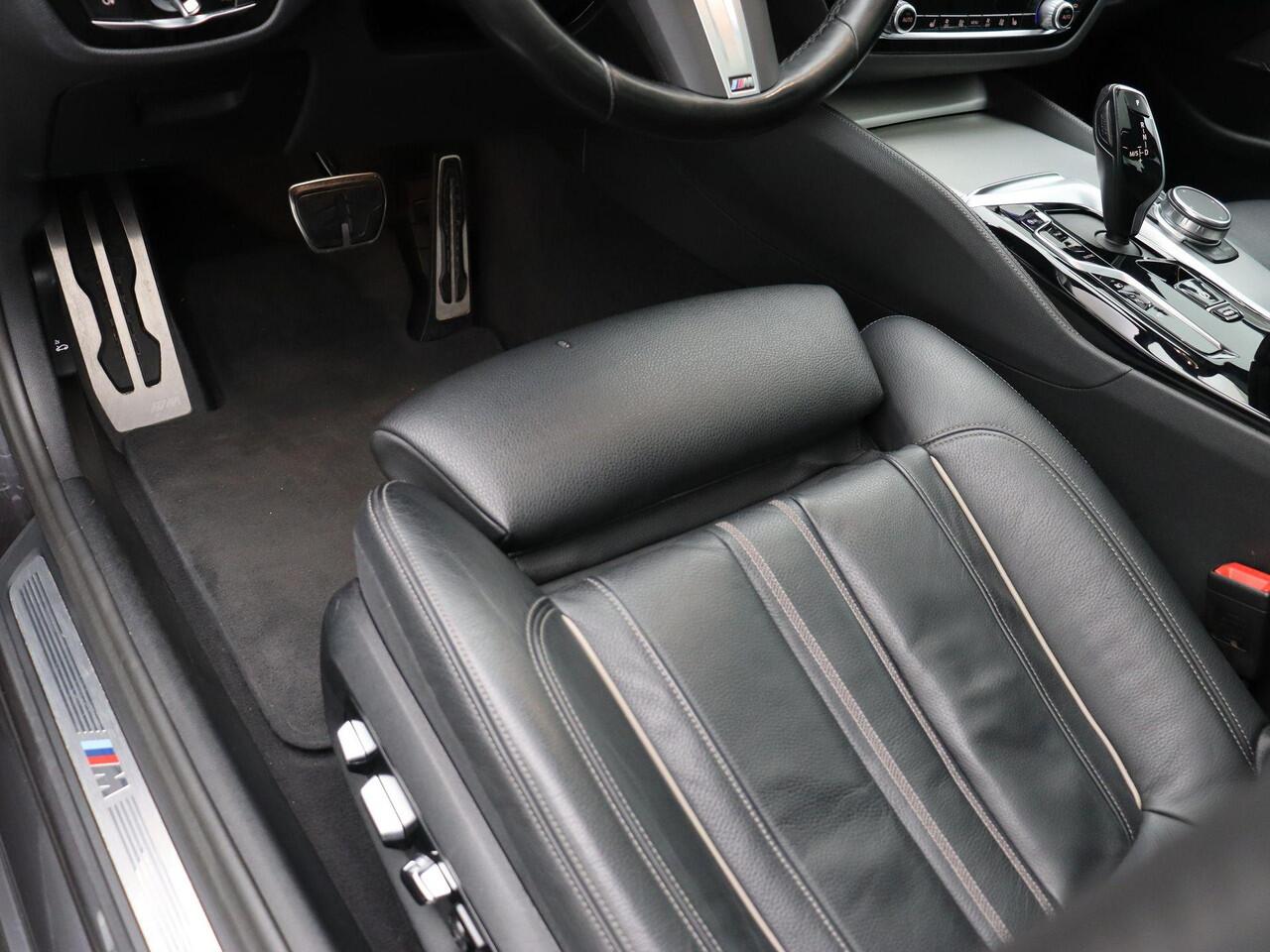 BMW 5-SERIE Sedan 530e M Sportpakket | Comfortstoelen | Stuurverwarming | Head-Up Display | Harman Kardon | 20"