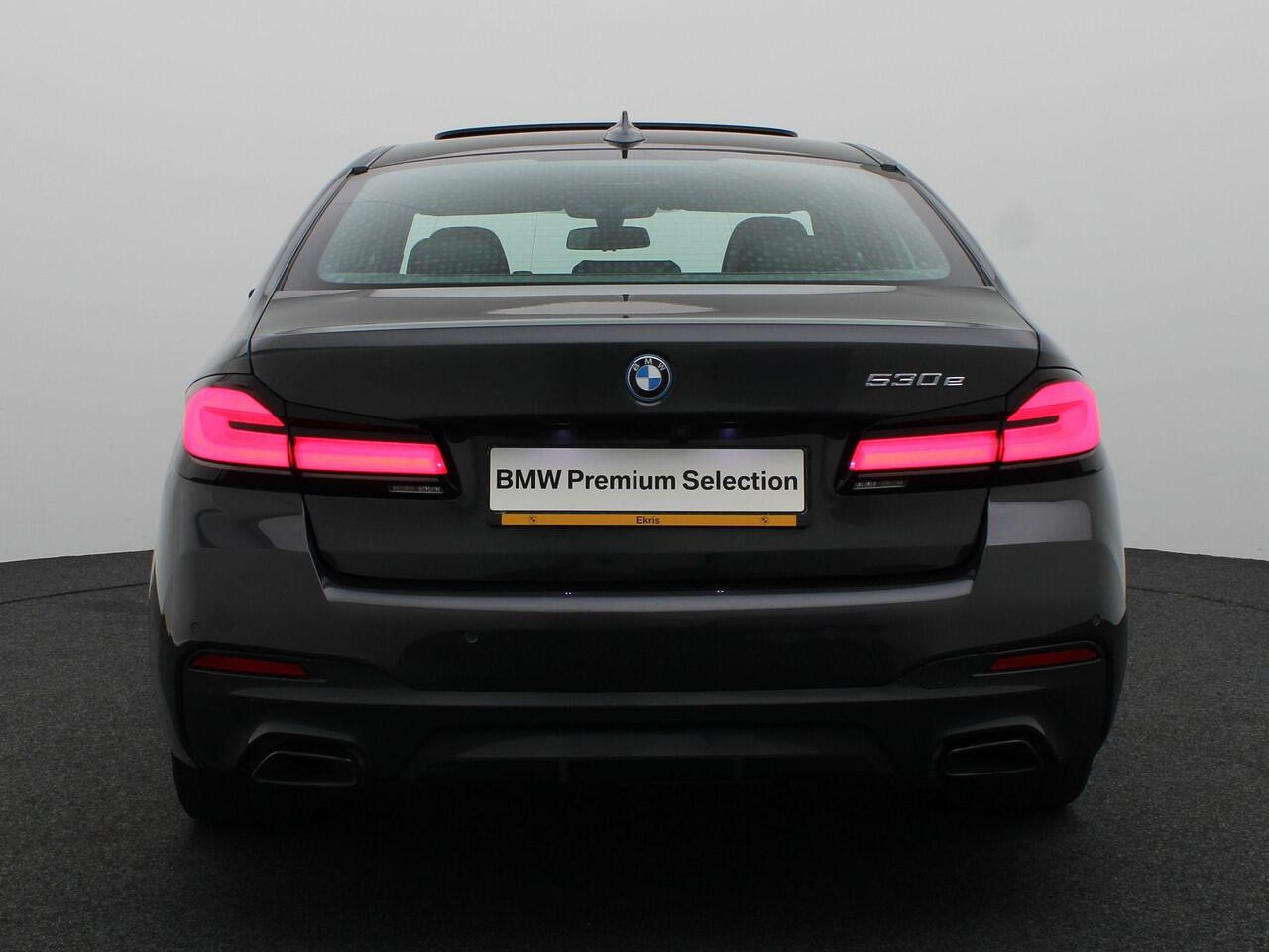 BMW 5-SERIE Sedan 530e M Sportpakket | Comfortstoelen | Stuurverwarming | Head-Up Display | Harman Kardon | 20"