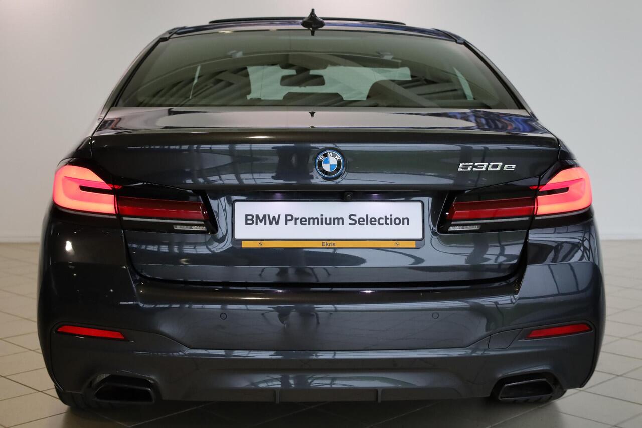 BMW 5-SERIE 530e | M Sport | Comfortstoelen | Panorama Dak | Stuurverwarming
