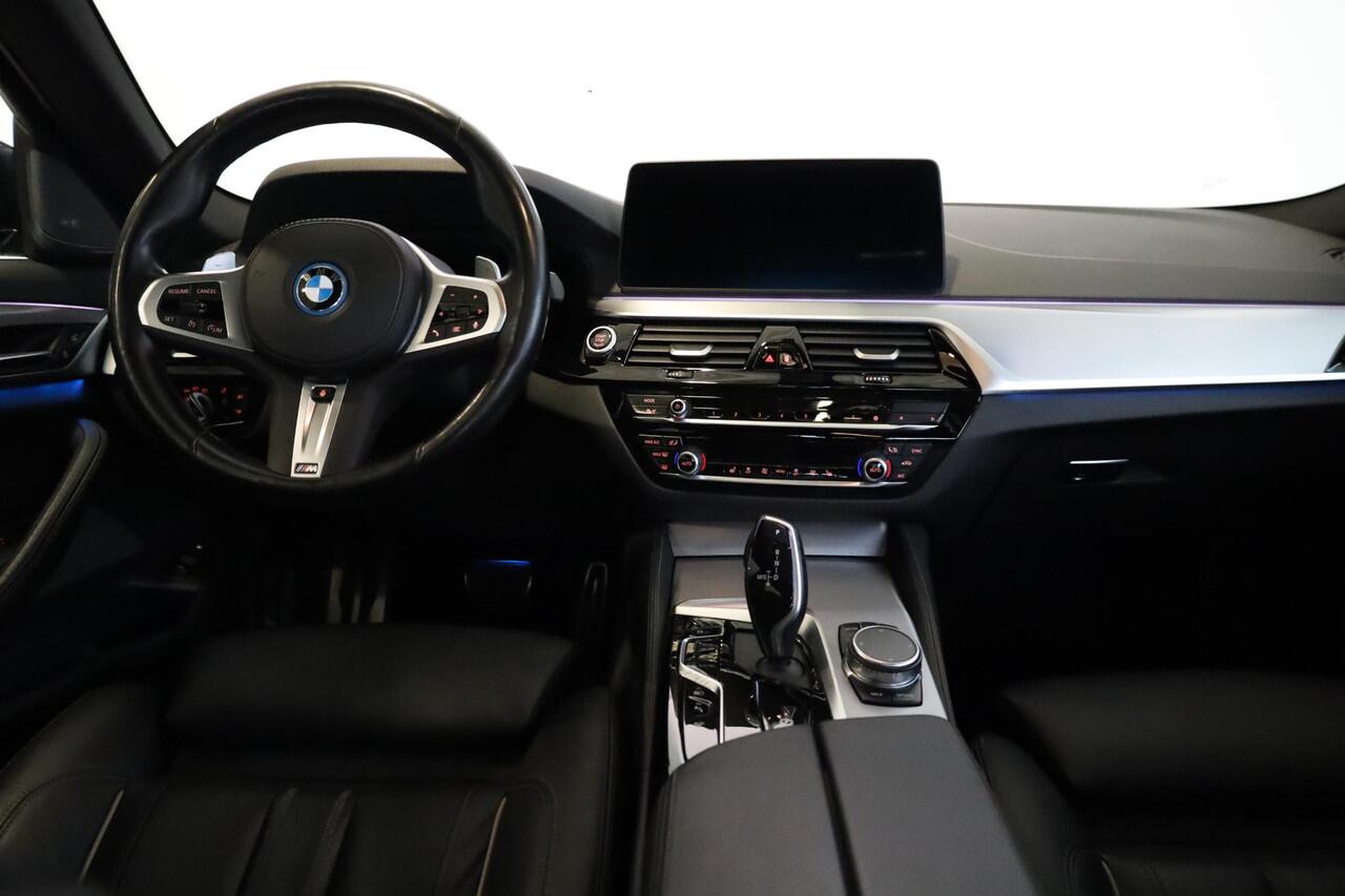 BMW 5-SERIE 530e | M Sport | Comfortstoelen | Panorama Dak | Stuurverwarming