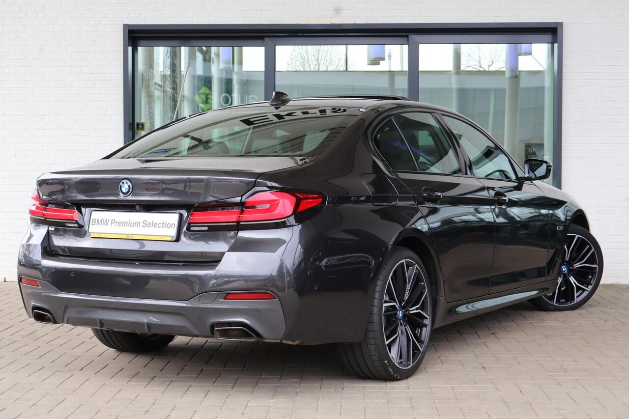 BMW 5-SERIE 530e | M Sportpakket | Panorama Dak | Comfortstoelen