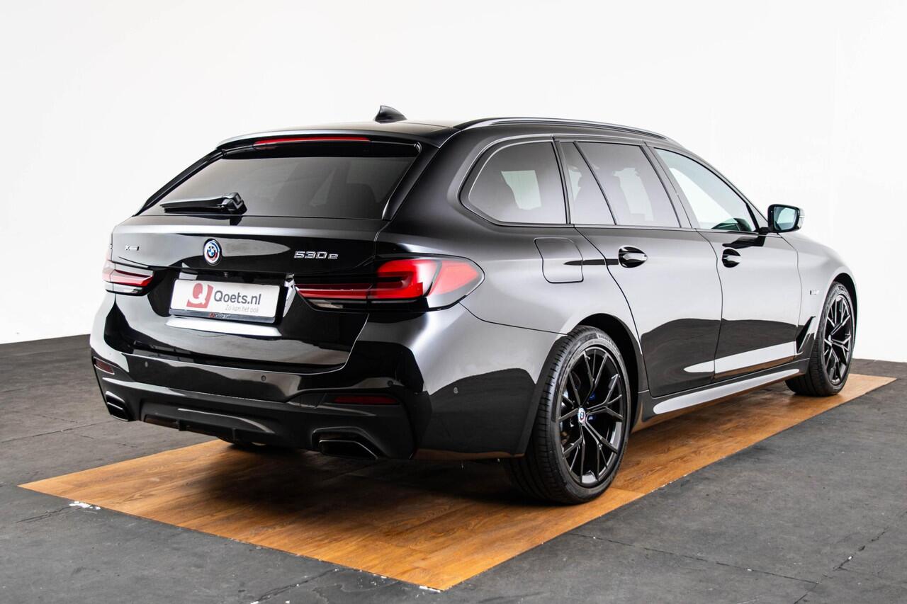 BMW 5-SERIE Touring 530e xDrive M Sport - Trekhaak - Panoramdak - Multifunctionele voorstoelen - Driving Assistant Professional - Head up - Harman Kardon - Verwarmde voor/achter stoelen - BMW Laserlight -