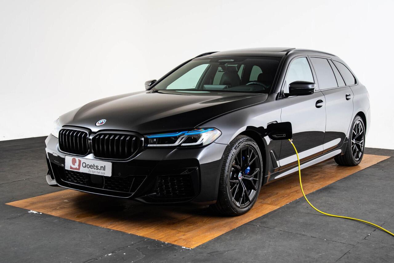 BMW 5-SERIE Touring 530e xDrive M Sport - Trekhaak - Panoramdak - Multifunctionele voorstoelen - Driving Assistant Professional - Head up - Harman Kardon - Verwarmde voor/achter stoelen - BMW Laserlight -
