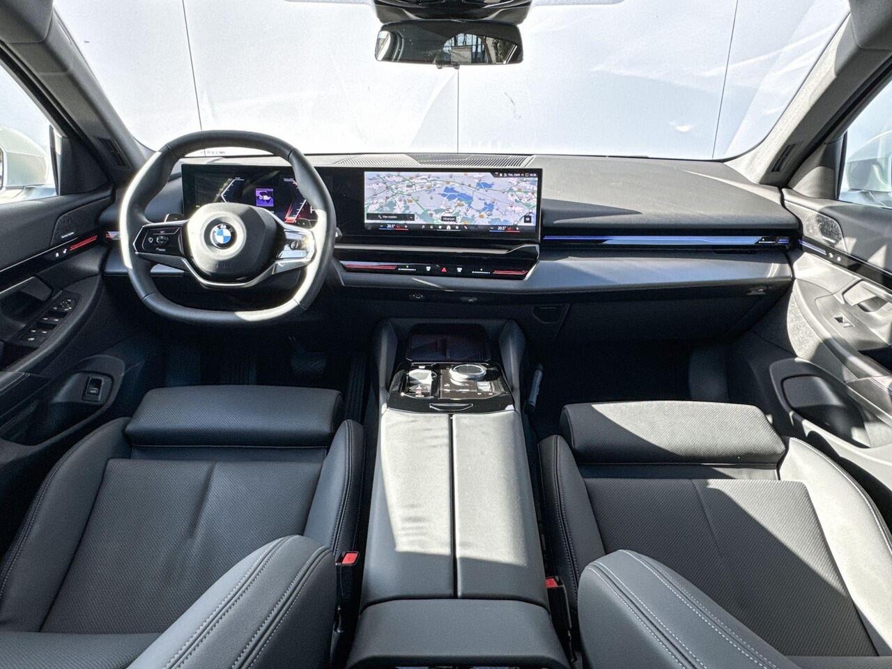 BMW 5-SERIE Sedan 520i Harman Kardon audio / Driving Assistant / Stoelverwarming / Achteruitrij Camera