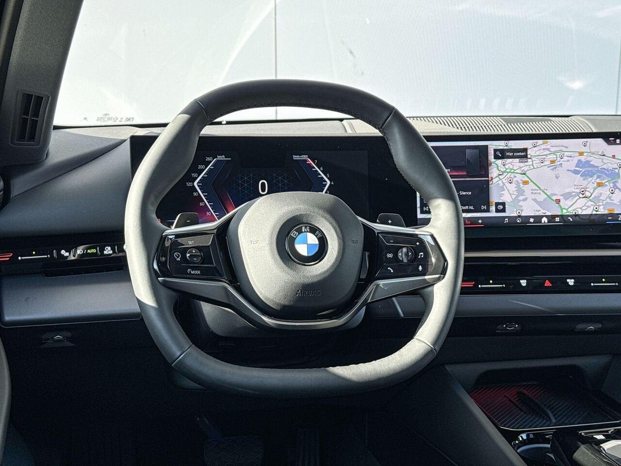 BMW 5-SERIE Sedan 520i Harman Kardon audio / Driving Assistant / Stoelverwarming / Achteruitrij Camera