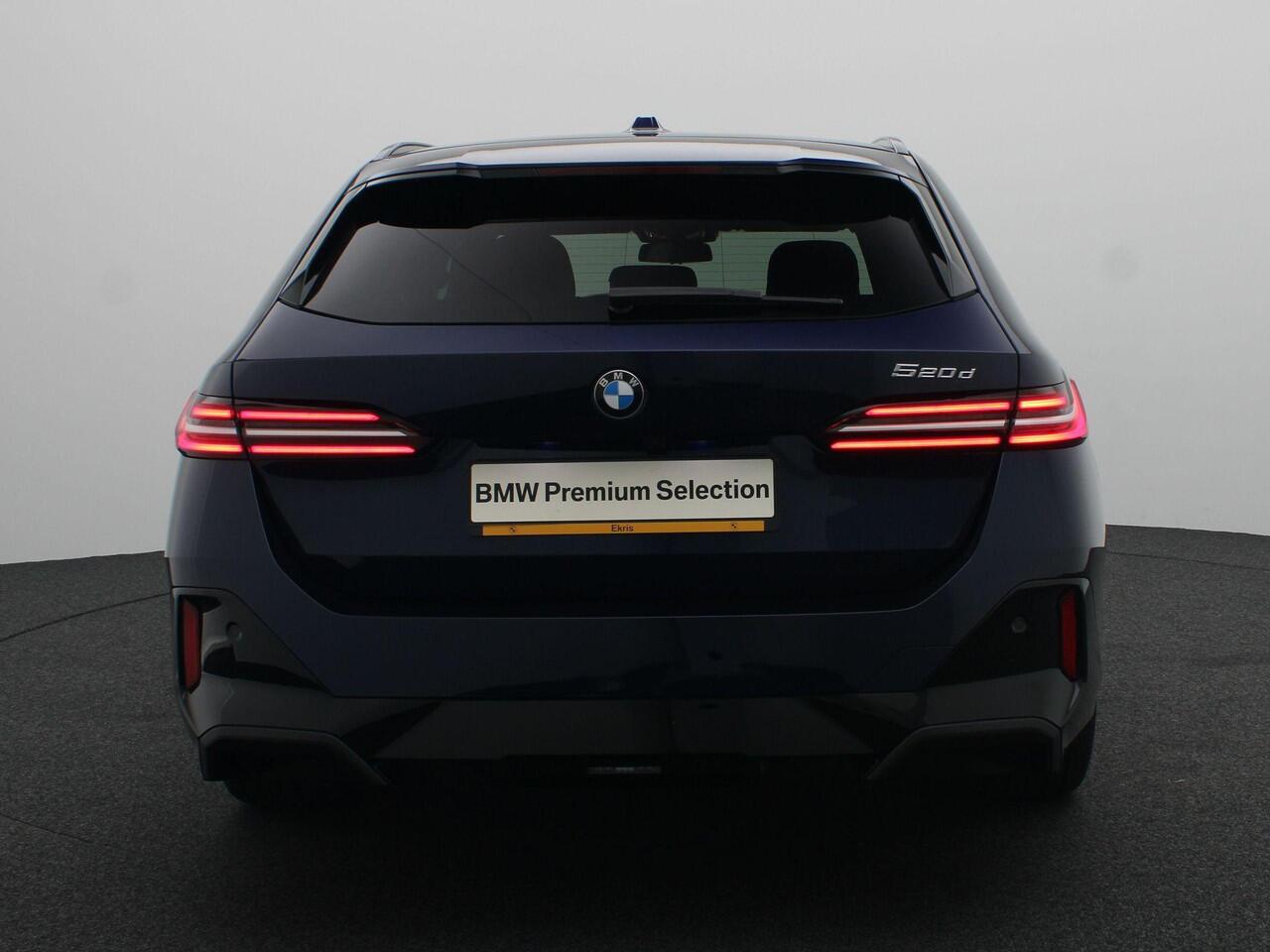 BMW 5-SERIE Touring 520d M Sportpakket | Innovation Pack | Travel Pack | Comfort Pack | Trekhaak | Harman-Kardon | 19"