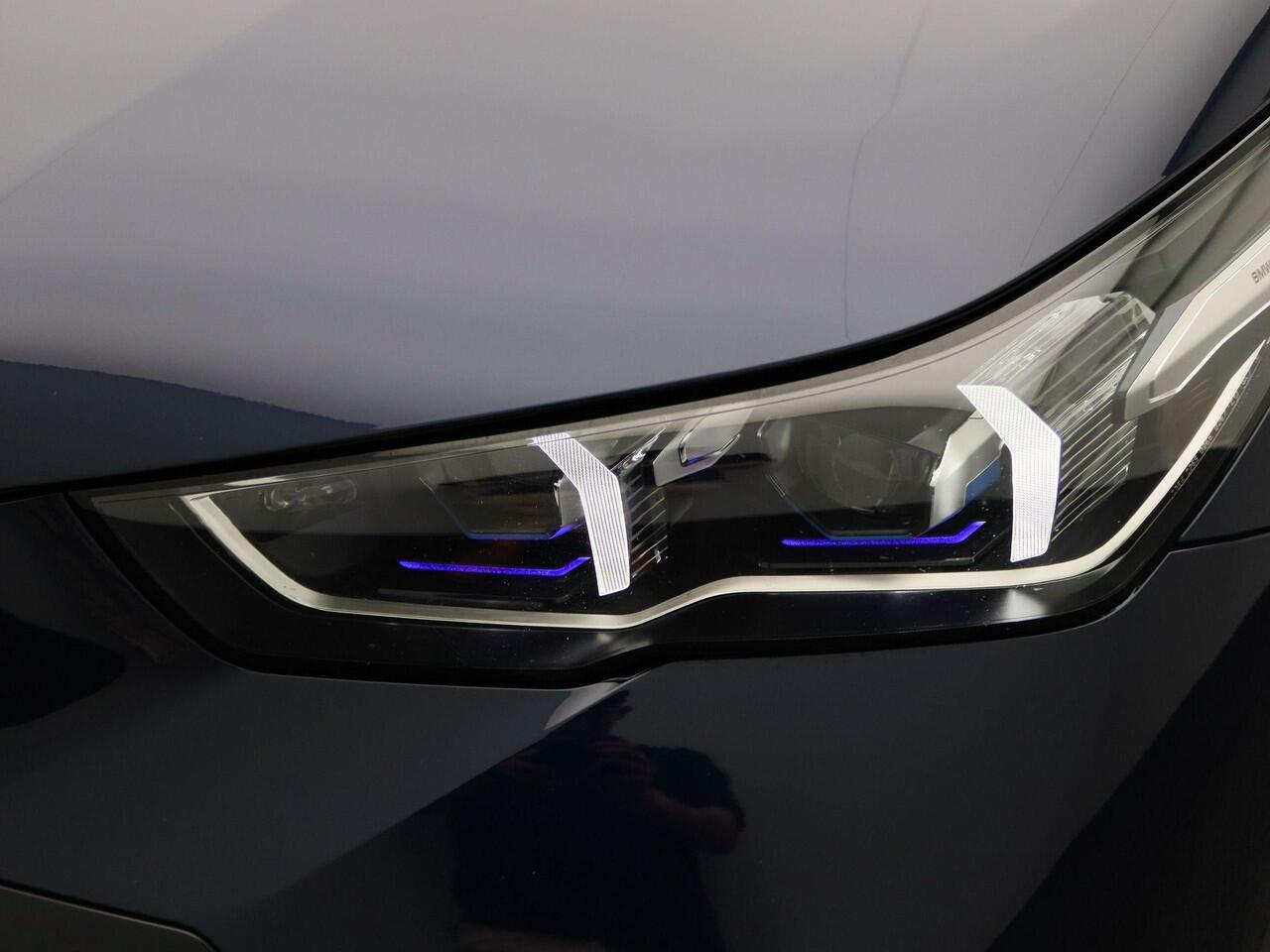 BMW 5-SERIE Touring 520d M Sportpakket | Innovation Pack | Travel Pack | Comfort Pack | Trekhaak | Harman-Kardon | 19"