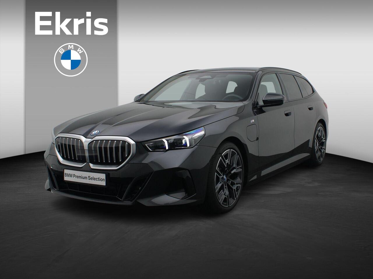BMW 5-SERIE Touring 530e M Sportpakket | Travel Pack | Comfort Access | Extra Getint Glas Achter | Trekhaak | Driving Assistant Plus | DAB | 20''