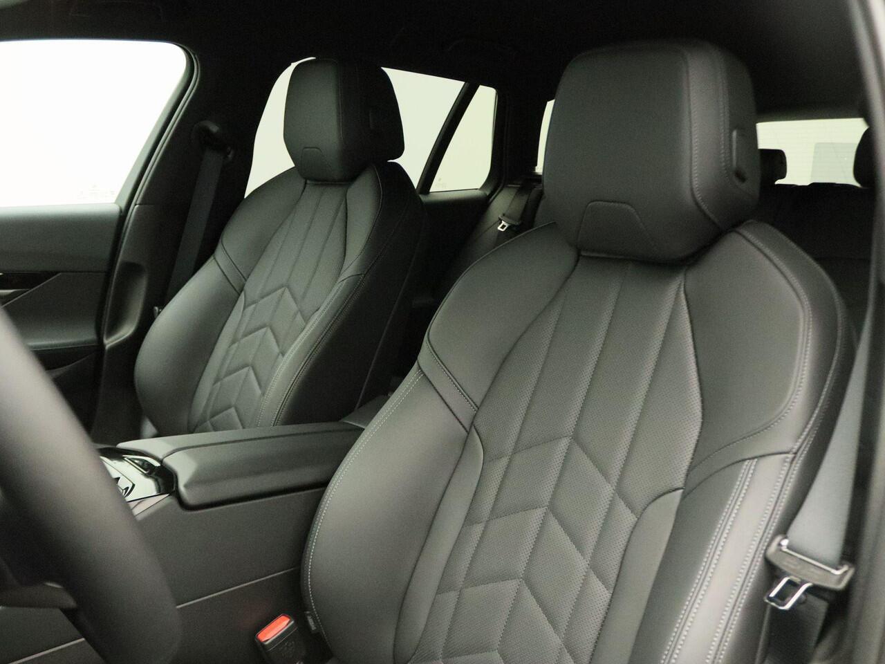 BMW 5-SERIE Touring 530e M Sportpakket | Travel Pack | Comfort Access | Extra Getint Glas Achter | Trekhaak | Driving Assistant Plus | DAB | 20''