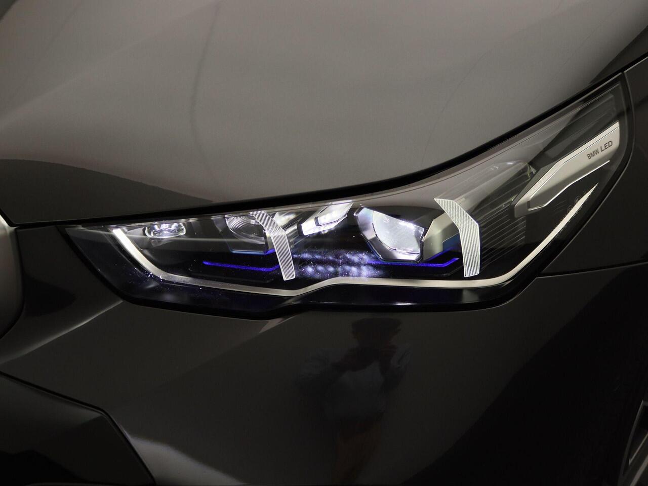 BMW 5-SERIE Touring 530e M Sportpakket | Travel Pack | Comfort Access | Extra Getint Glas Achter | Trekhaak | Driving Assistant Plus | DAB | 20''